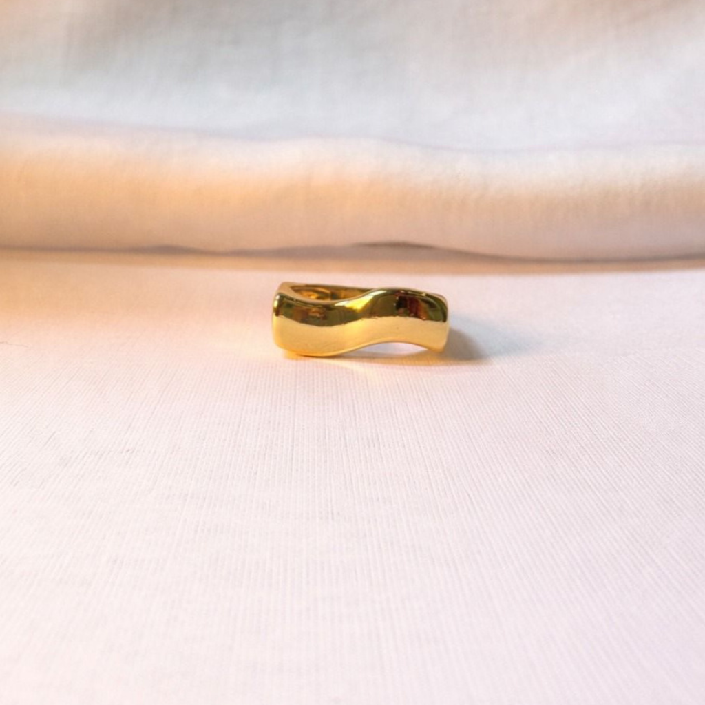 Anel Orgânico Liso Banhado a Ouro 18k