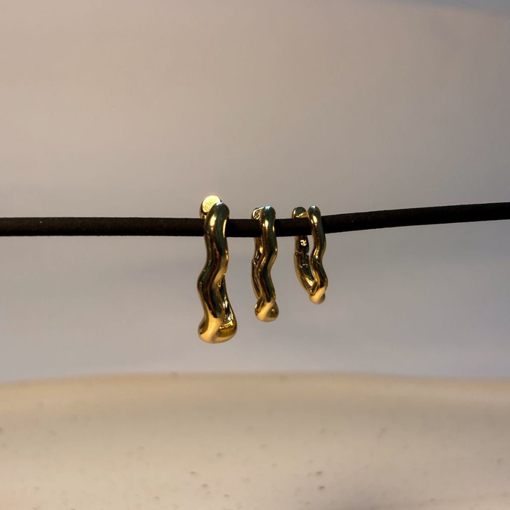 Brinco argola ondas