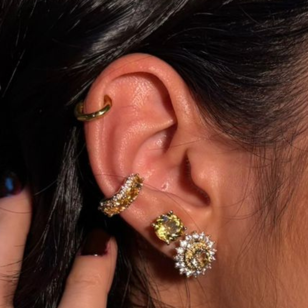 Piercing falso oval cravejado safira amarelo