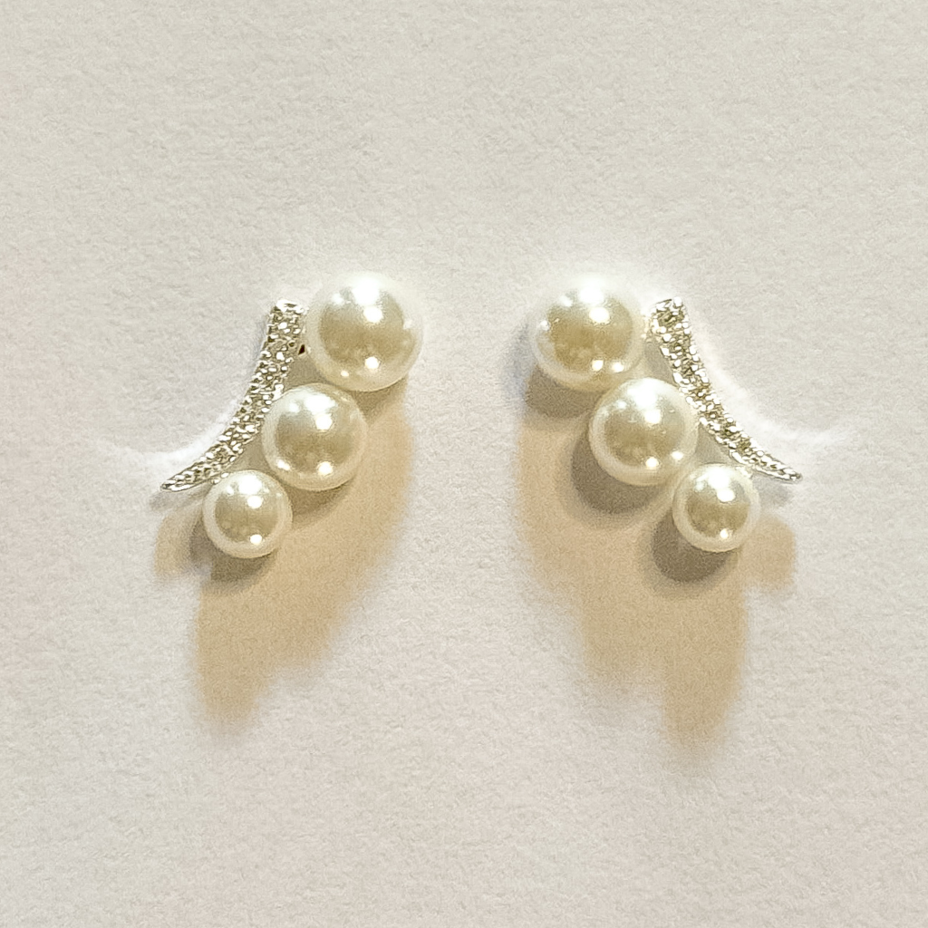 Brinco Ear Cuff Detalhe com Zircônia e Pérola em Prata 925