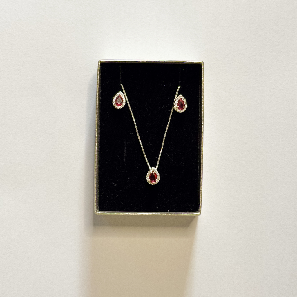 Conjunto Gota Cravejado com Zircônia Cristal e Rosa Escuro em Prata 925
