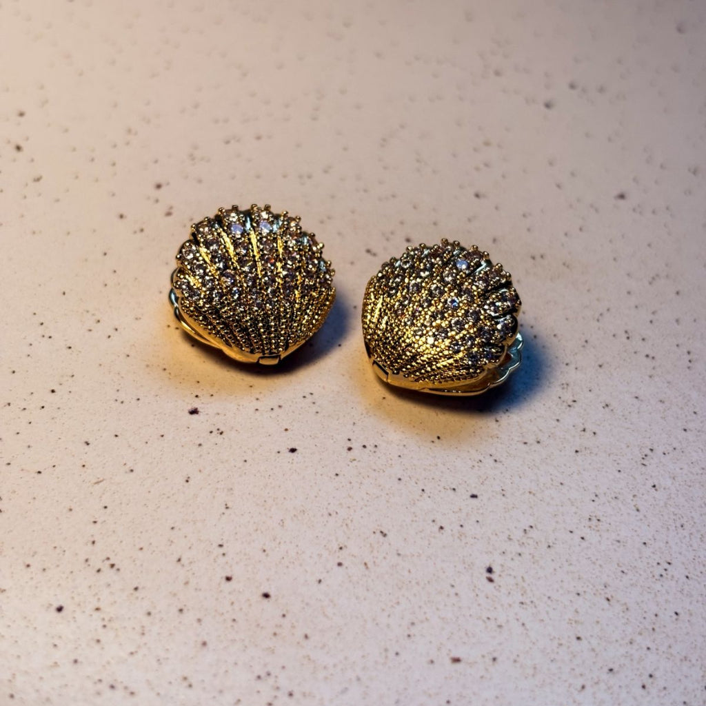 Brinco semi joia concha cravejada com zircônia