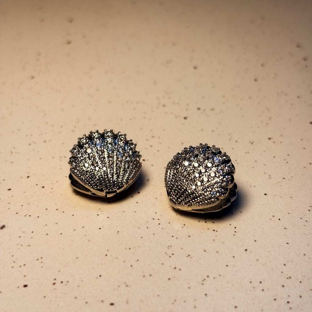 Brinco semi joia concha cravejada com zircônia