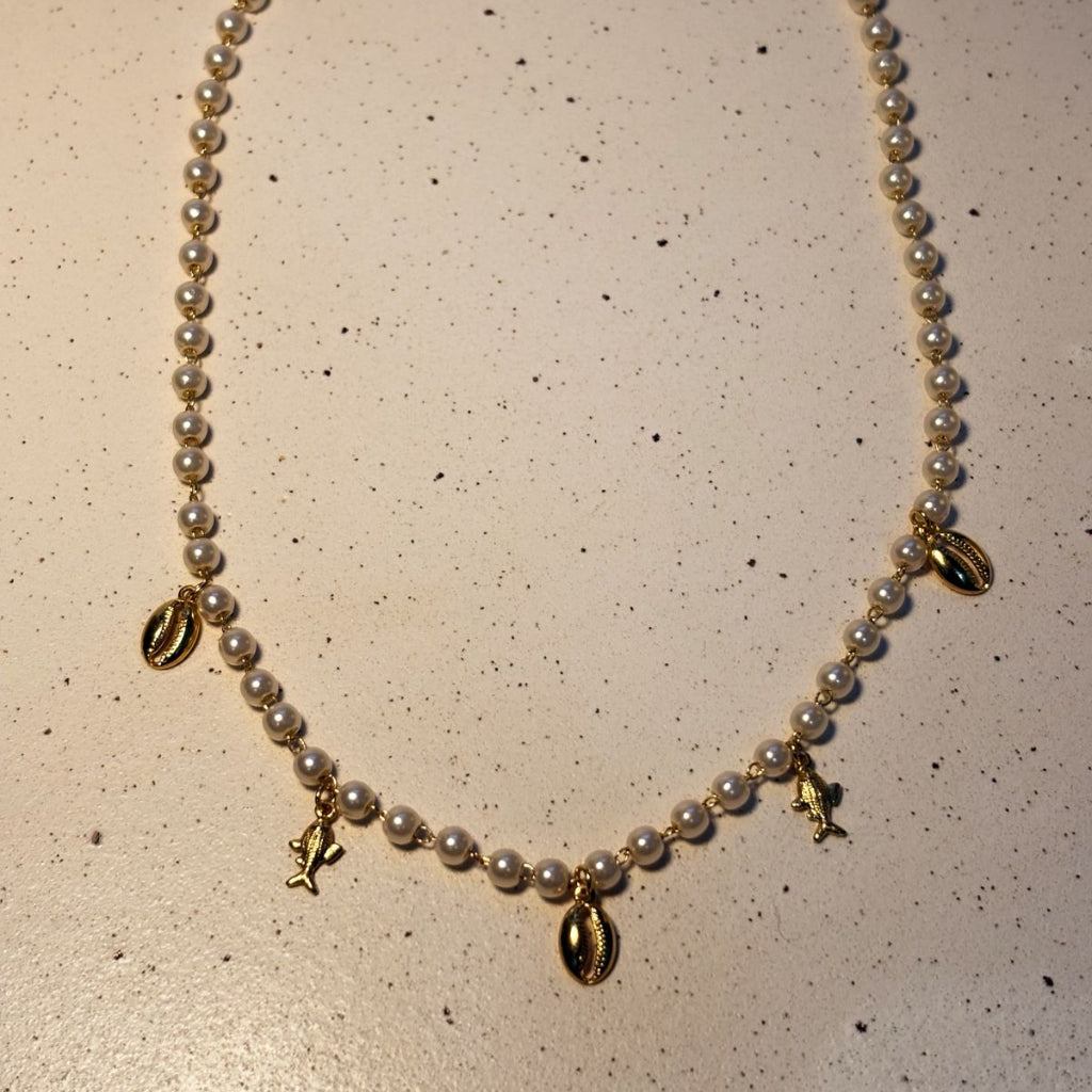 Colar semi joia de pérola conchas e peixes